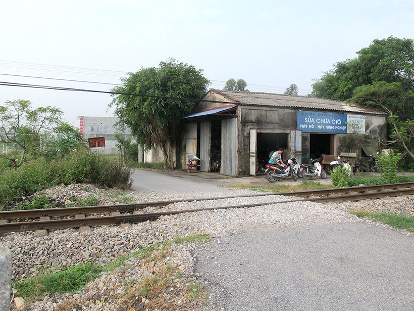 Lối đi tự mở Km 77+160 tuyến Bắc - Nam (huyện Vụ Bản, Nam Định) tiềm ẩn nguy cơ cao xảy ra TNGT đường sắt