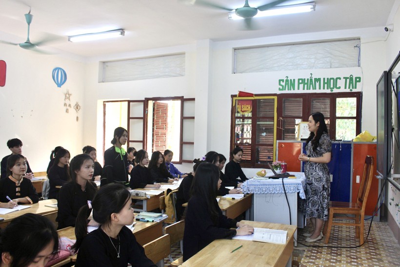 Học sinh Trường THPT DTNT tỉnh Lạng Sơn nỗ lực vừa hoàn thành chương trình chính khóa vừa ôn thi chuẩn bị cho kỳ thi THPT sắp tới.