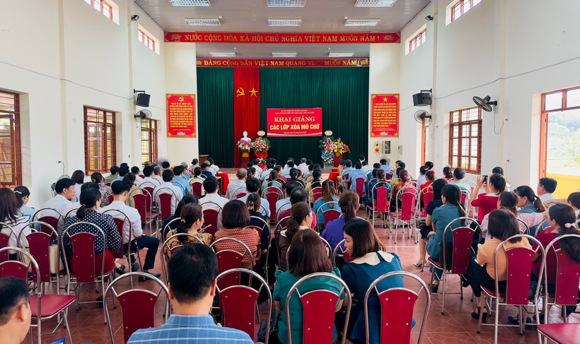 Định Hoá (Thái Nguyên) khai giảng lớp xoá mù chữ cho 63 học viên.