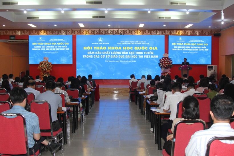 Các đại biểu tham dự Hội thảo khoa học Quốc gia về "Đảm bảo chất lượng đào tạo trực tuyến trong các cơ sở giáo dục đại học tại Việt Nam".
