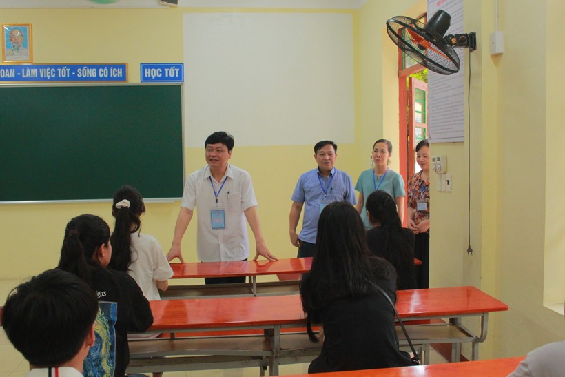 Giám đốc Sở Giáo dục và Đào tạo tỉnh Thái Nguyên Phạm Việt Đức động viên các thí sinh tham dự Kỳ thi tuyển sinh vào lớp 10.