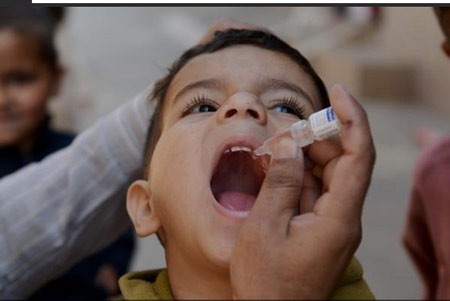 Để phòng bại liệt, cách tốt nhất vẫn là tiêm chủng đầy đủ (Ảnh: MH)