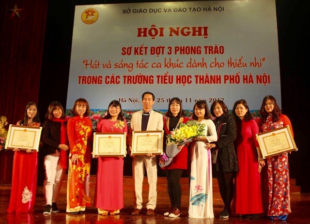 Phòng GD&ĐT quận Long Biên (Hà Nội) - tập thể xuất sắc với nhiều ca khúc đoạt giải nhất