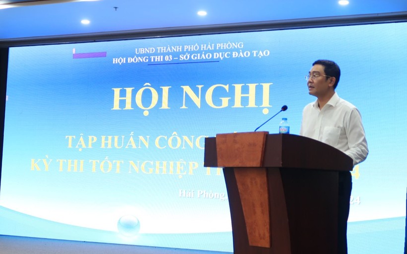 Ông Bùi Văn Kiệm - Giám đốc Sở GD&ĐT phát biểu tại Hội nghị.