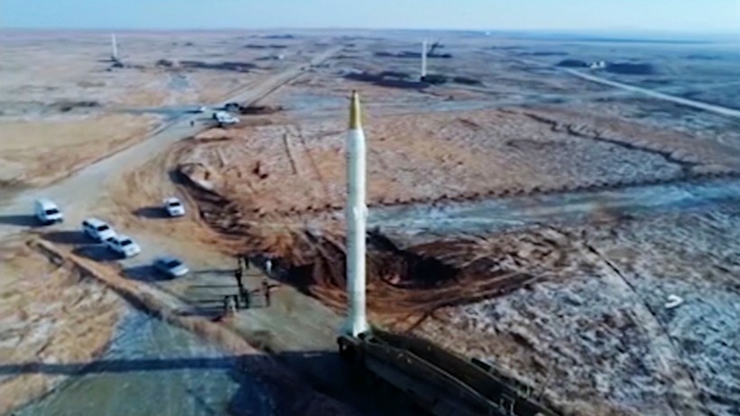 Tên lửa hành trình Iran bao trùm Israel và căn cứ Mỹ ở Trung Đông
